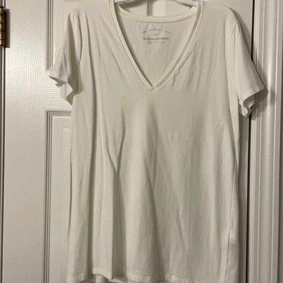 Banana Republic Tops - BR Essential Tee